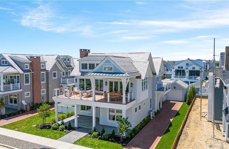 811 Ocean Rd, Narragansett, RI 02882