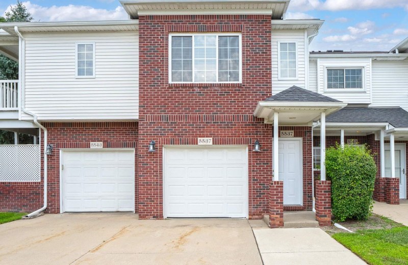 5537 Acorn Ln #101, Sterling Heights, MI 48314