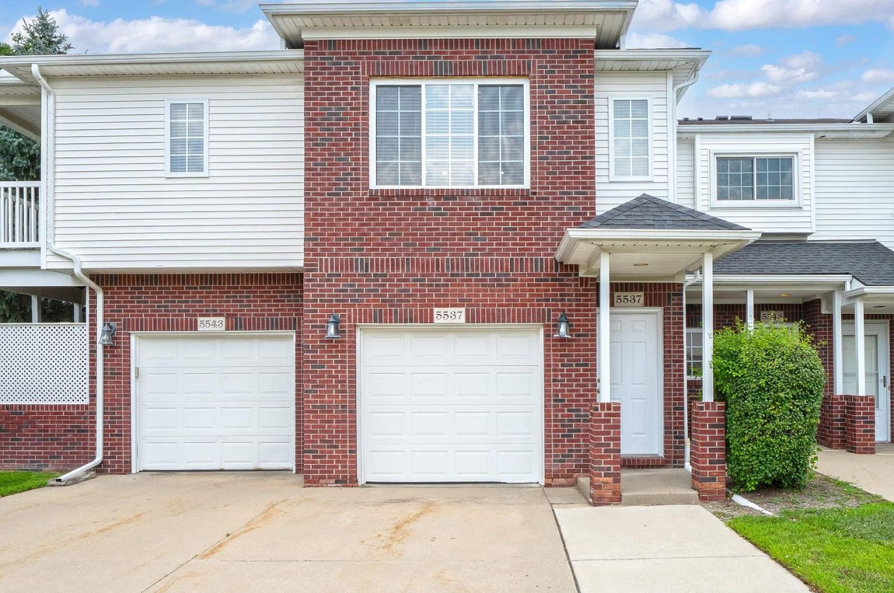 5537 Acorn Ln #101, Sterling Heights, MI 48314