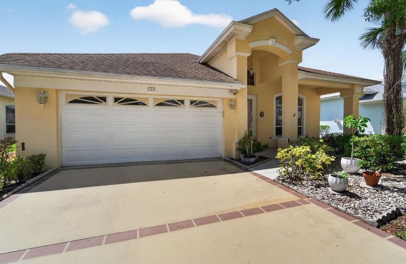 562 NW Lambrusco Drive, Port Saint Lucie, FL 34986