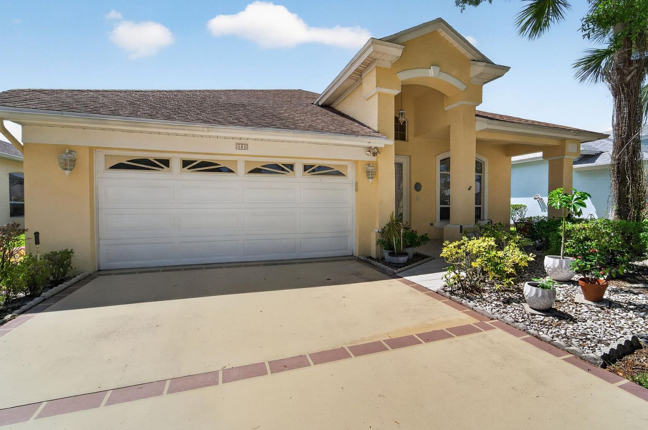 562 NW Lambrusco Drive, Port Saint Lucie, FL 34986