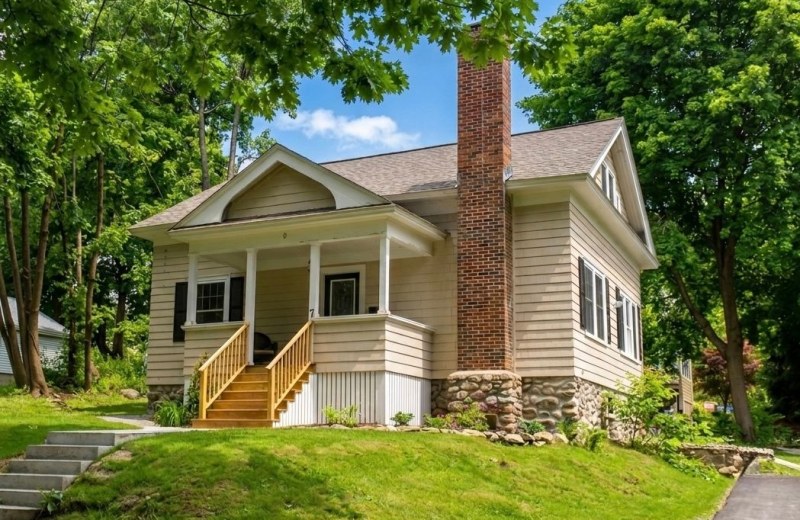 7 Albemarle St, Worcester, MA 01605