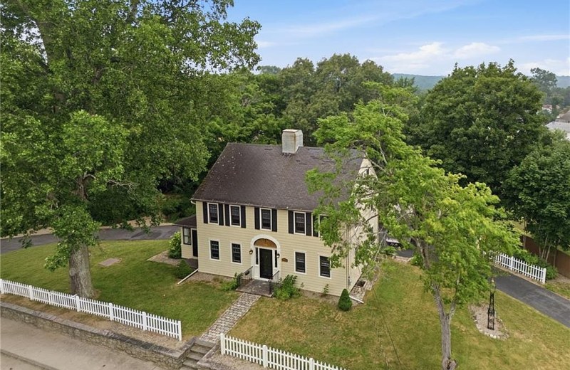 1331 New London Ave, Cranston, RI 02920