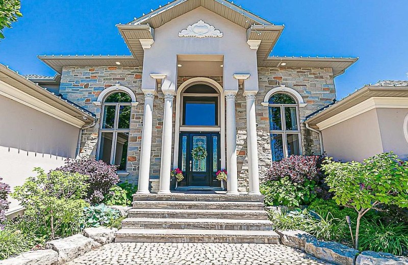 16 Lake Woods Dr, Whitchurch Stouffville, ON L4A 1P9