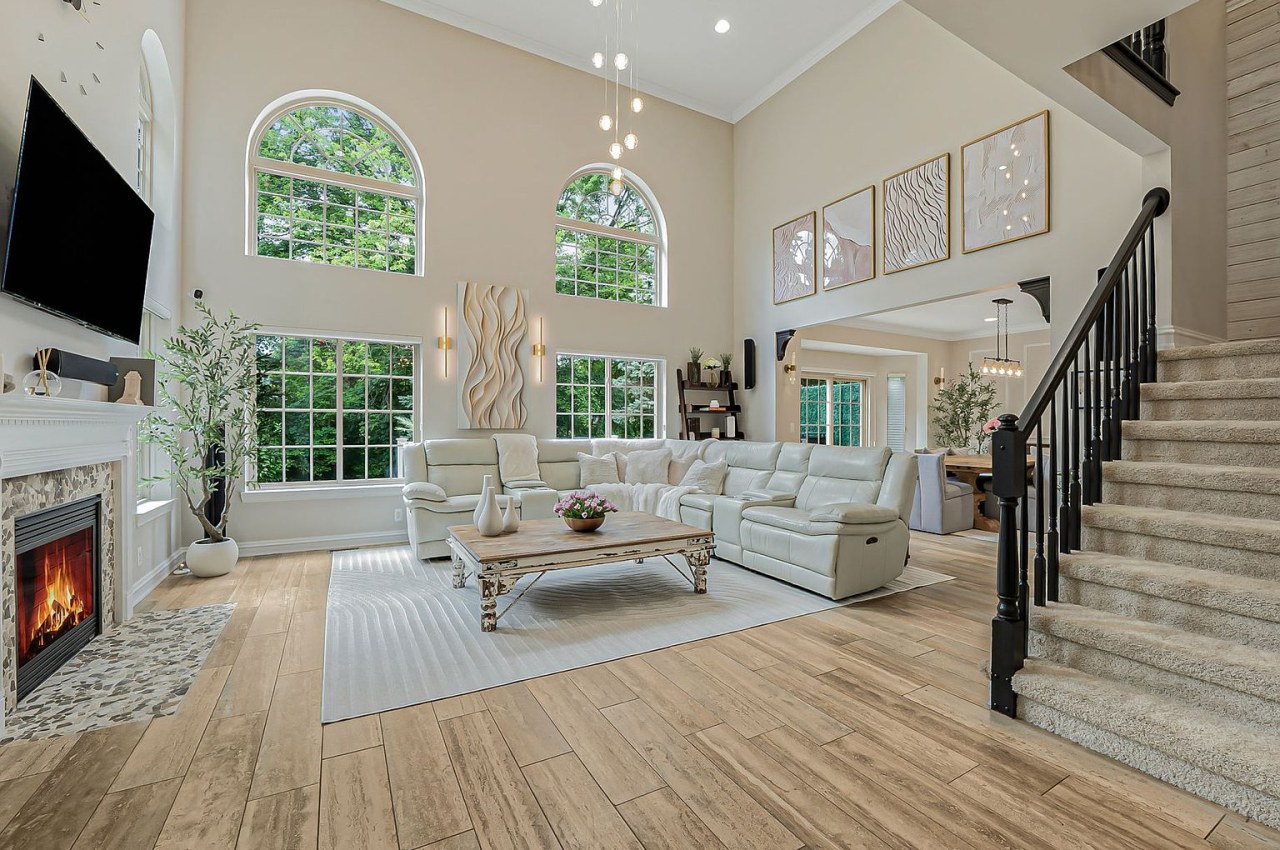 53183 Celtic Dr, Shelby Township, MI 48315